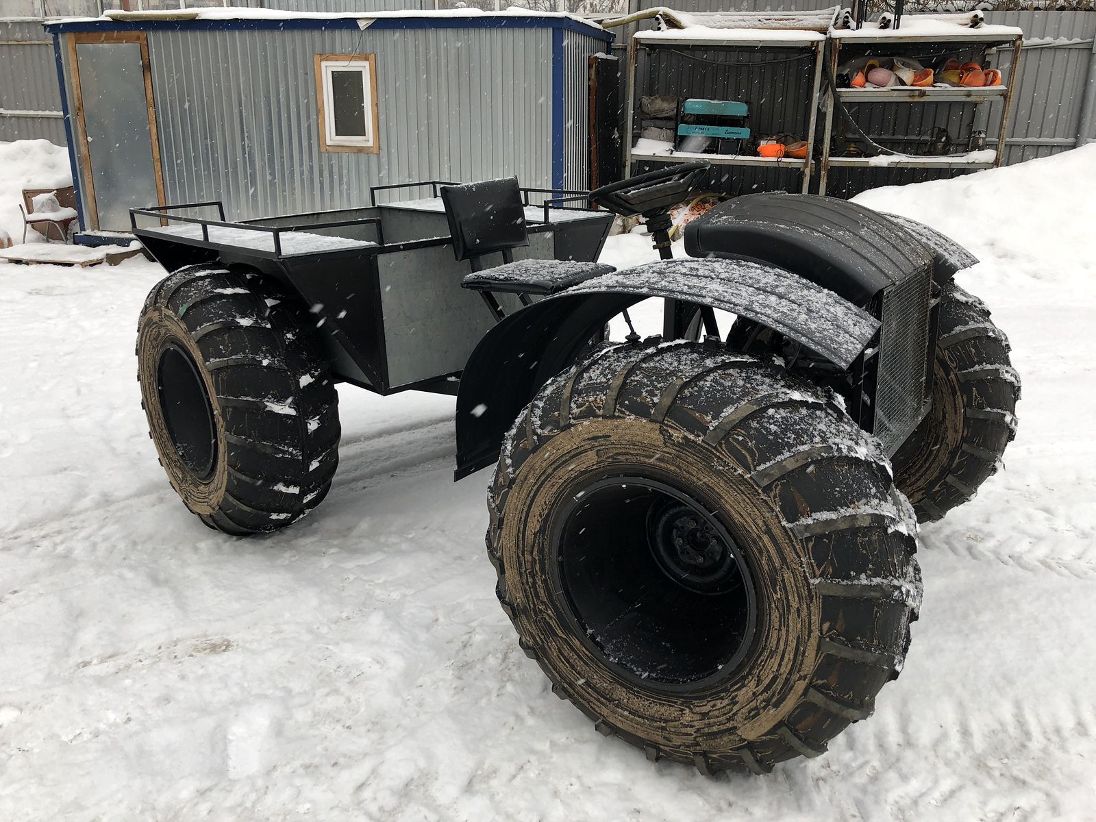 Вездеход ЗИС-5 зимой на снегу