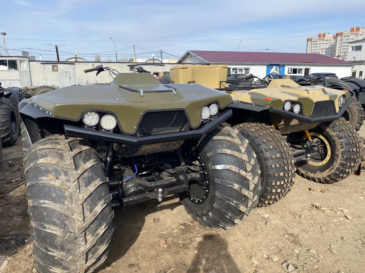 Два вездехода ЗИС-5 ПРО на площадке